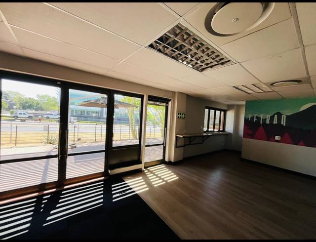 329M² OFFICE TO LET IN MAGALIESSIG